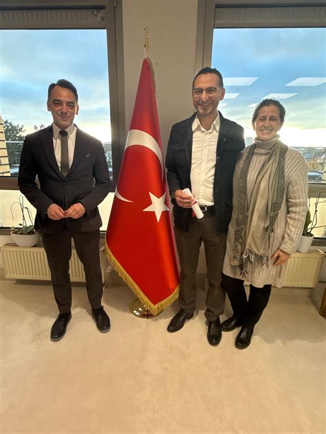 Ataşeliğimizce Abitur'u Başarı ile Tamamlayan İlk 5 Öğrenci Ödüllendirildi