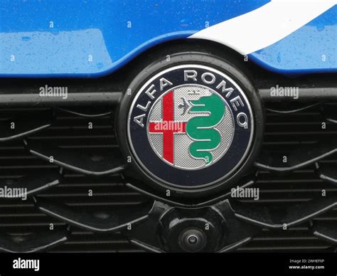 Logo, Schriftzug des italienischen Automobilhersteller Alfa Romeo, eine Marke des Stellantis ...