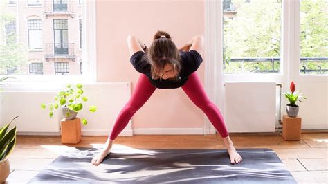 Front Bend Yoga Tutorial 的图像结果