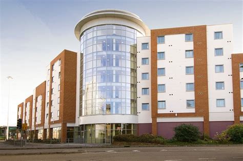 PREMIER INN READING CENTRAL HOTEL - Hotel Reviews, Photos, Rate ...
