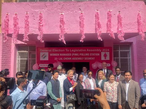 Diplomats from 15 countries impressed by polling process in Srinagar