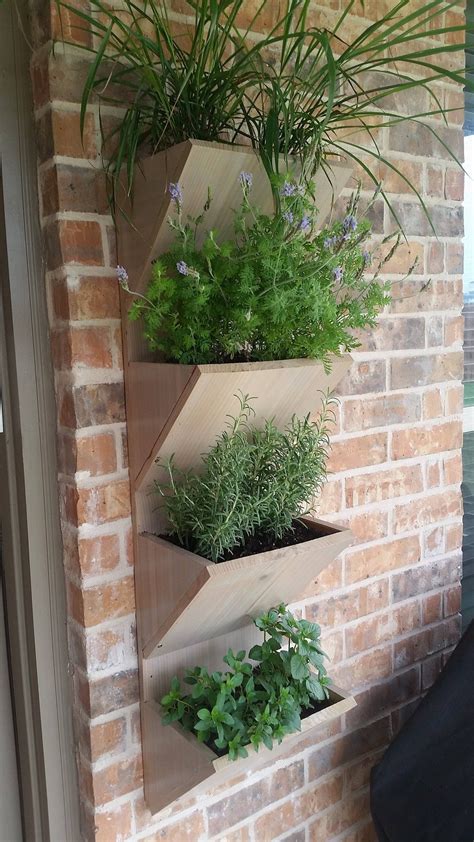 30+ Outdoor Herb Wall Planter