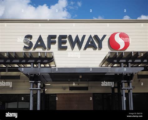 Logo on Safeway store in North Bend, WA, USA. September 2018 Stock ...