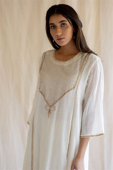 Buy Ivory White Fridaus Abho and Izaar Online - Ciceroni