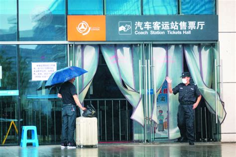 值守武汉东站的首个春运日，这位客运员拿下15个“往返跑”_武汉_新闻中心_长江网_cjn.cn