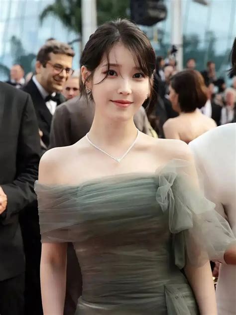 Korean singer IU's best songs!
