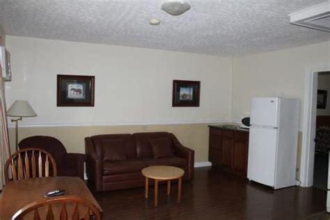 SILVERWOOD INN & SUITES (Fredericton, New Brunswick) - Hotel Reviews ...