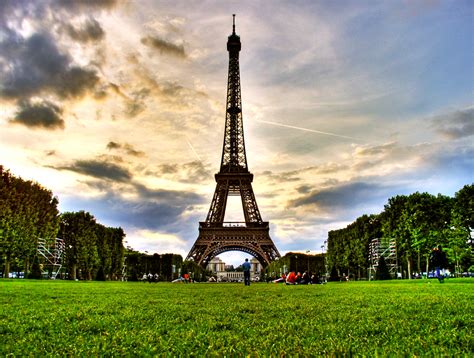 World's Parks: The "Champ de Mars" - Paris (France)