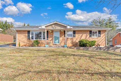 5923 Village Ln, Roanoke, VA 24019 | Homes.com