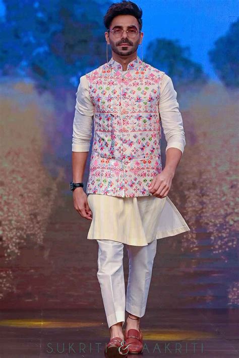 Aparshakti Khurana in our neo phulkari bandi & kurta set – Sukriti and ...