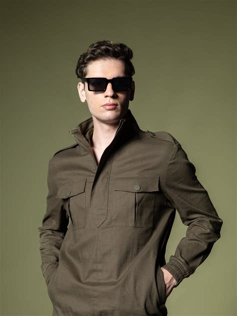 Hybrid Pullover – Love Pangolin