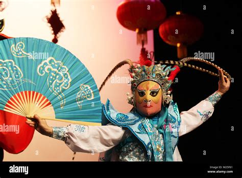 Face Changing Opera GIF 的图像结果