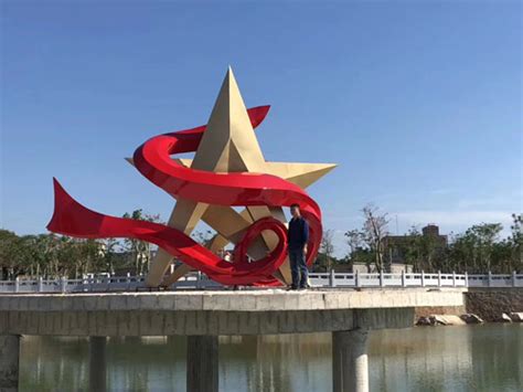 湛江红色经典主题不锈钢雕塑-城市雕塑-东莞市长大雕塑工程有限公司