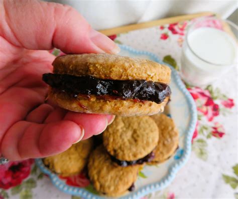 Old Quebec Date Filled Oat Cookies | The English Kitchen