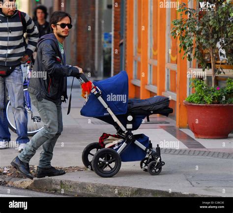 Gael Garcia Bernal goes for a stroll with his girlfriend Dolores Fonzi ...