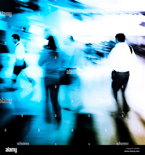 Crowd of Business People 的图像结果