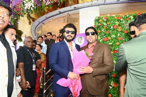 Bollywood Star Arjun Kapoor Inaugurates PNG Jewellers’ Grand new Store ...