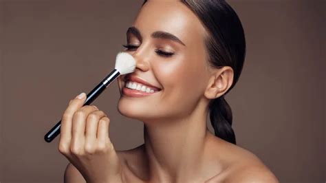 5-Minute Makeup Routine For That Clean Girl Look This Summer; Expert ...