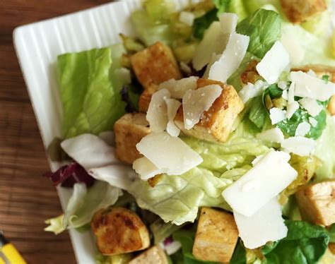 Lettuce mix with roast tofu cubes - Pödör