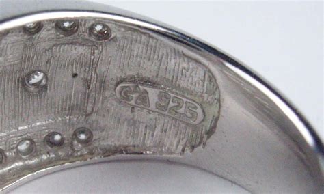 Breiter Ring aus 925 Silber mit 25 weißen Zirkonia rhodiniert glänzend ...