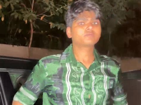 'VIP party' raided, tins of liquor were found in the car | 'VIPની દારૂ ...