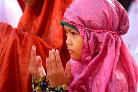 Eid al-Fitr 2015: Pictures of Muslim Devotees Celebrating the End of ...