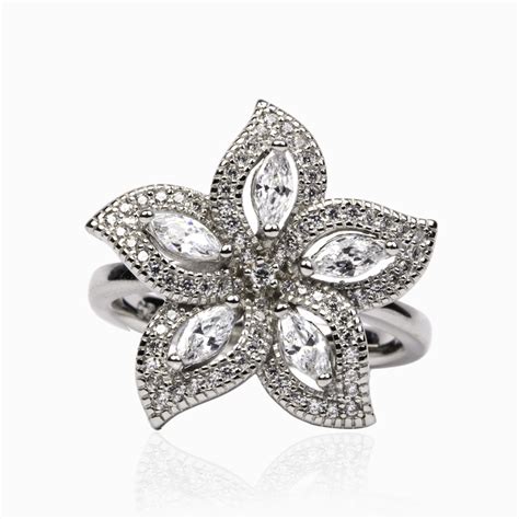 Five Petal Luxury Zircon Ring