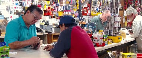 Local Hardware Store 的图像结果