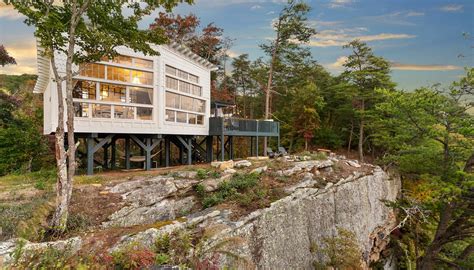 BOLT FARM TREEHOUSE - 2026 Specialty Resort Reviews & Photos (Whitwell ...