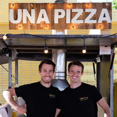 Una Pizza Foodtruck: pizza italiana al horno de leña