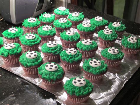 Soccer Cupcakes - Great for Boys Birthday Parties, so so so simple | Boys soccer birthday party ...