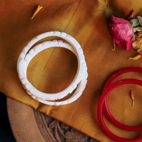 Shakha Pola Bangles | Traditional Bengali Conch & Coral – BONGONIKETAN