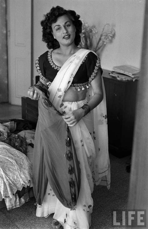 Hindi Movie Actress Begum Para Dressing in front of Mirror - 1951 ...