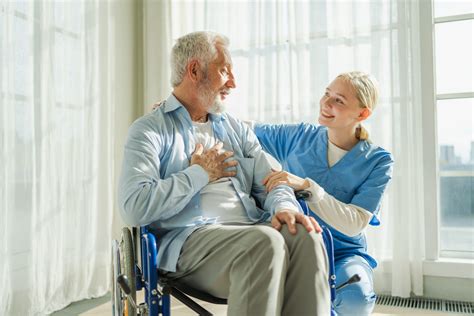 Tips for Managing Hallucinations & Delusions in Dementia