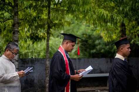 DepEd Graduation March 的图像结果