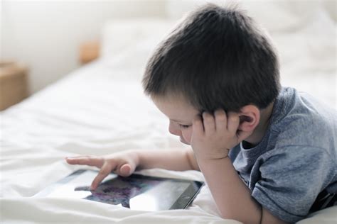 Kids Using Technology 的图像结果