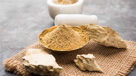 Multani Mitti Face Pack: Benefits, Uses & DIY Recipes