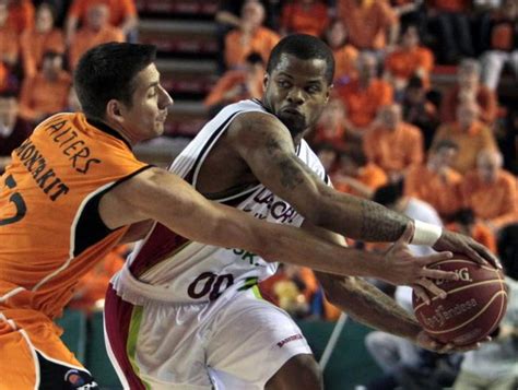 Fuenlabrada-Baskonia: El Laboral Kutxa aplaza la salvación local