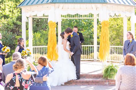 Wedding at Carleen Bright Arboretum | Kaelyn & Jacob - Dawn Elizabeth ...