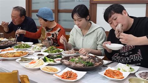 Mukbang Eating Chicken 的图像结果