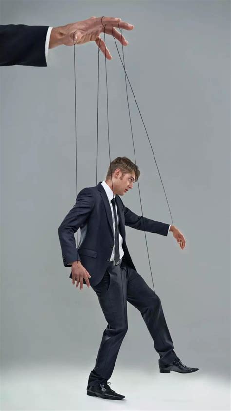 8 zodiac signs known for their mind games