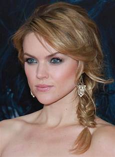Side Hairstyles Medium Hair by Medium Layered Haircuts You Ll Absolutely To Try Side Hairstyles Medium Hair