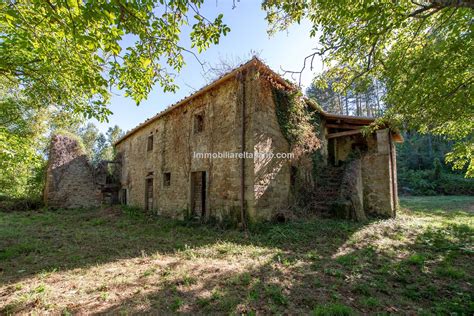 Fixer Upper Home in Umbria - Immobiliare Italiano
