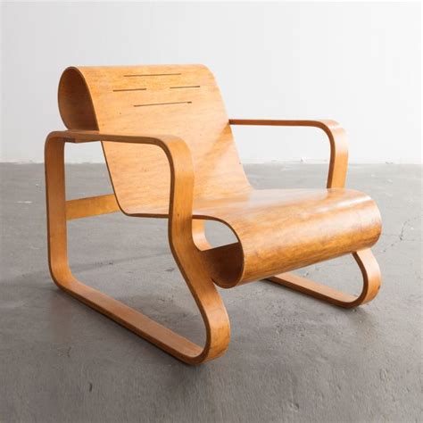 Paimio Chair, 1931-1932 by Alvar Aalto (LC1260) | R & Company in 2020 ...