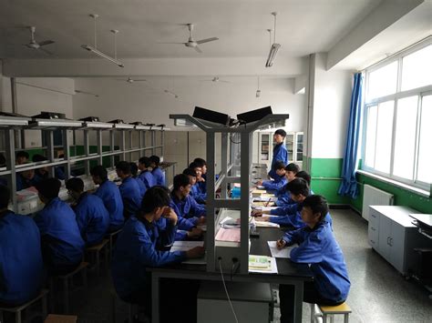 电子焊接实训室-宁夏工业学校