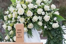 kranz beerdigung preis kr 228 nze und blumen was muss sein was darf sein kranz beerdigung preis kr 228 nze und blumen was muss sein was darf sein
