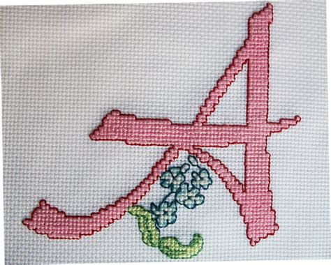 Letra A | Labores en Punto de Cruz