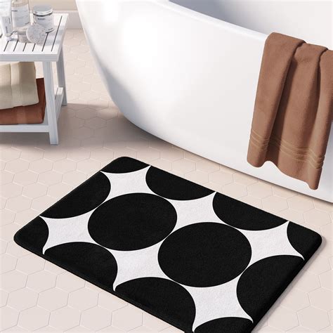 Black And White Geometric Bathmat With Modern Bold Circles Print ...