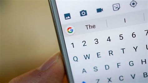 El GBoard ya te sugiere los emojis, GIFs y Stickers para contestar en ...