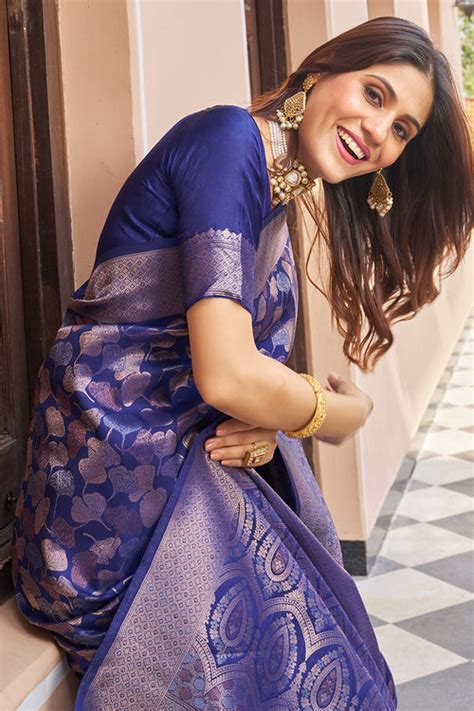 Blissful Navy Blue Kanjivaram Silk Saree With Chatoyant Blouse Piece ...